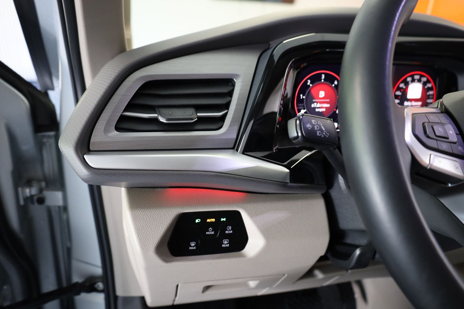 Volkswagen T7 2.0 TDI Multivan Edition - Samsaru's Car Outlet
