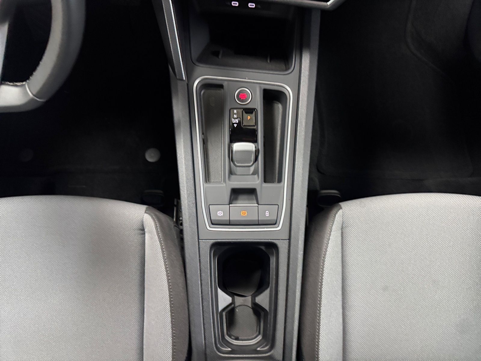 Seat Leon ST 2.0 TDI DSG Style AHK LED Navi
