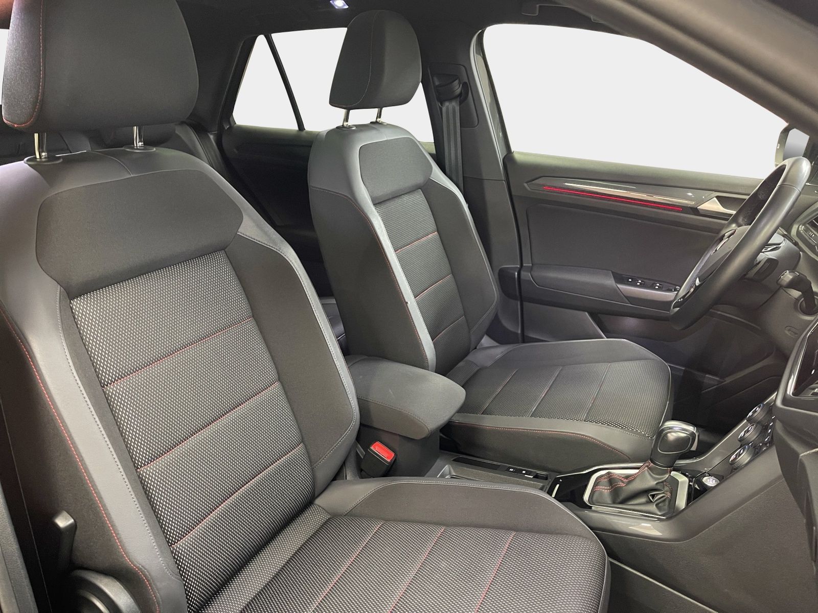 Volkswagen T-Roc 2.0 TDI R-line - Samsaru's Car Outlet
