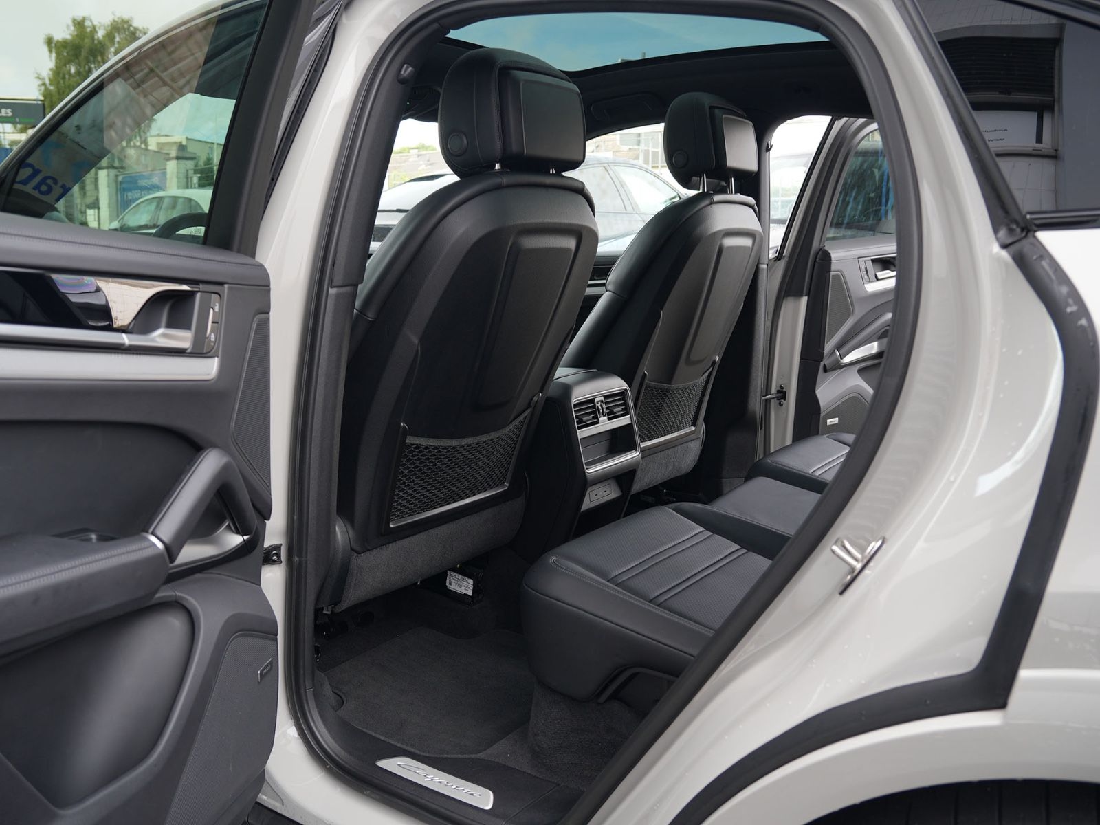 Porsche E-Hybrid Coupé SPORTDESIGNPAKET-ACC-MASSAGE-VOLL