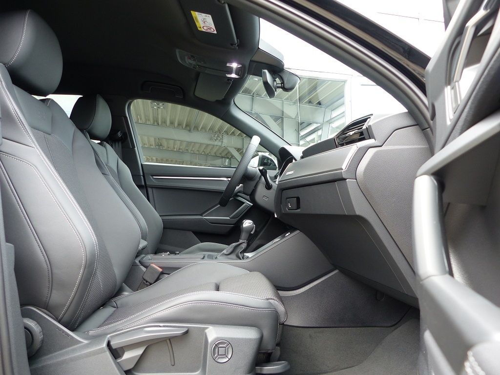 Audi Q3 40 TFSI quattro S line - Samsaru's Car Outlet