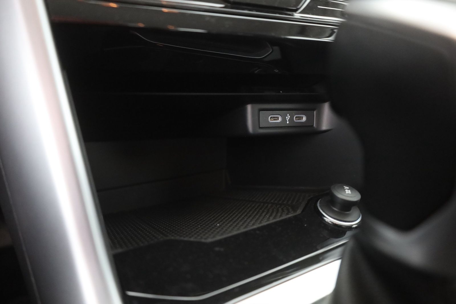 Volkswagen T-Roc 1.5 TSI DSG - Samsaru's Car Outlet