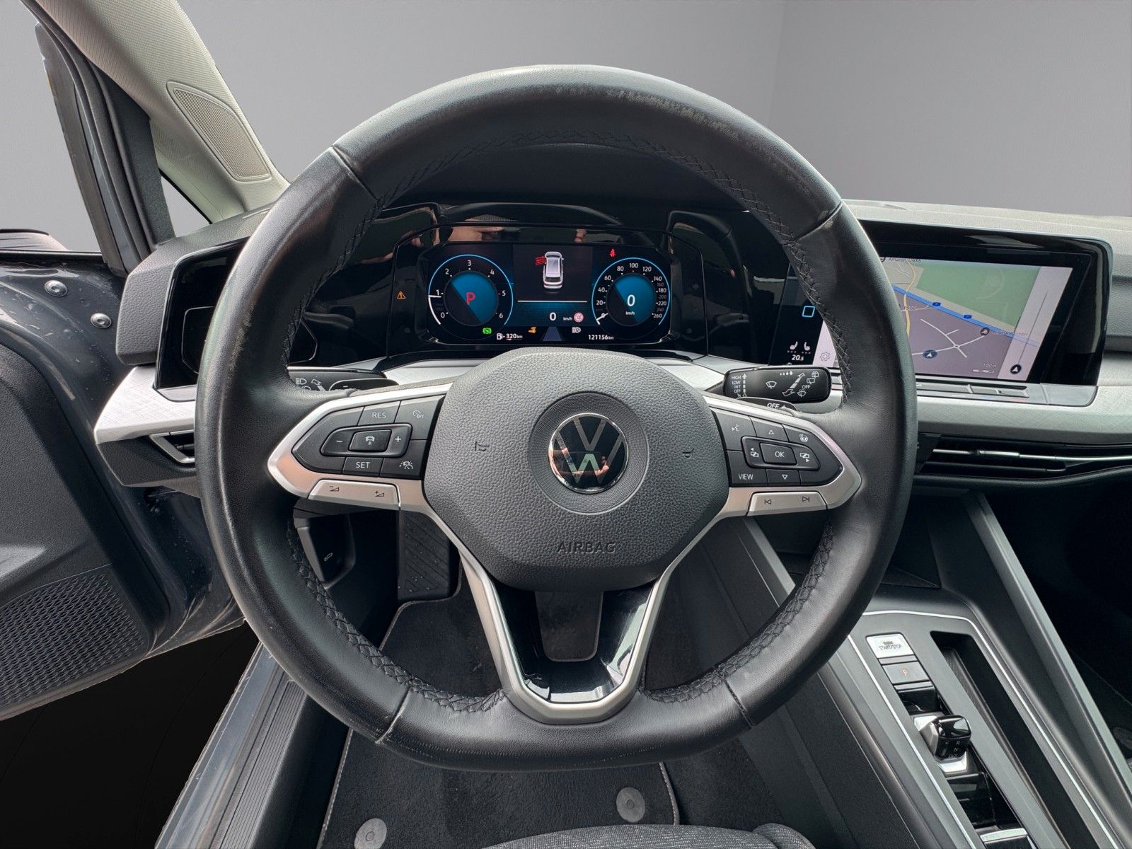 Volkswagen Golf VIII 2,0TDI DSG Var Life - Samsaru's Car Outlet