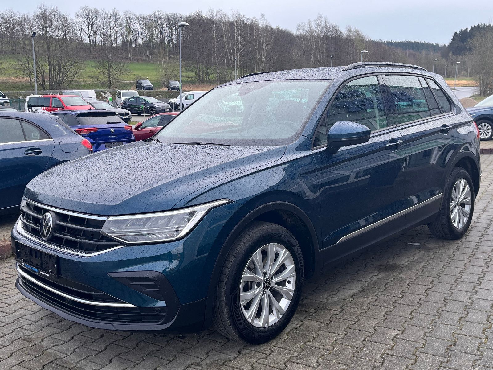 Volkswagen Tiguan Life - Samsaru's Car Outlet