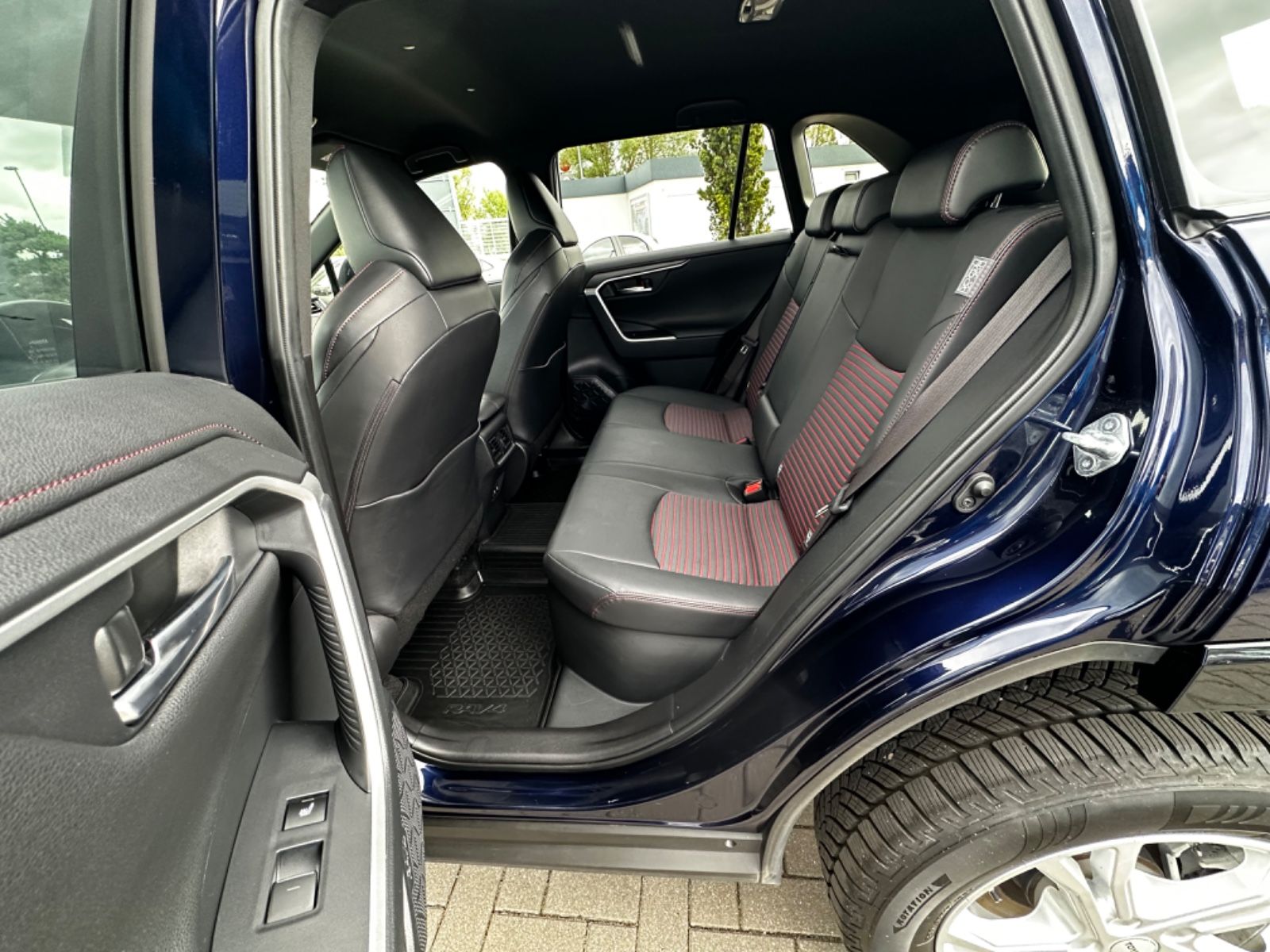 Toyota RAV 4 Plug-in Hybrid 4x4 Executive - Samsaru's Car Outlet