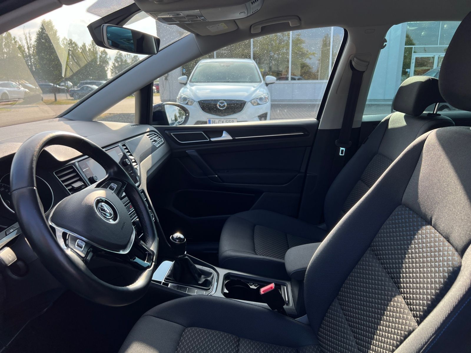 Volkswagen Golf Sportsvan VII e - Samsaru's Car Outlet