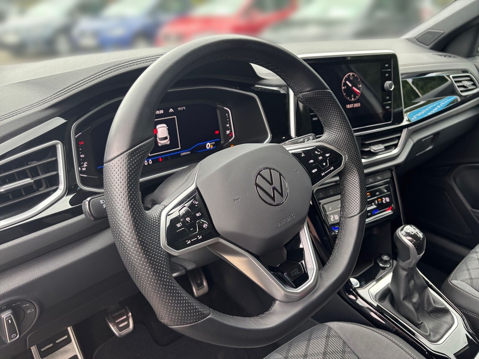Volkswagen T-Roc 1.5 TSI R-LINE - Samsaru's Car Outlet