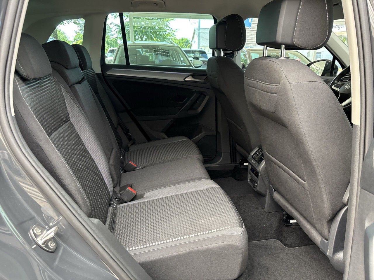 Volkswagen Tiguan 2.0 TDI Active - Samsaru's Car Outlet