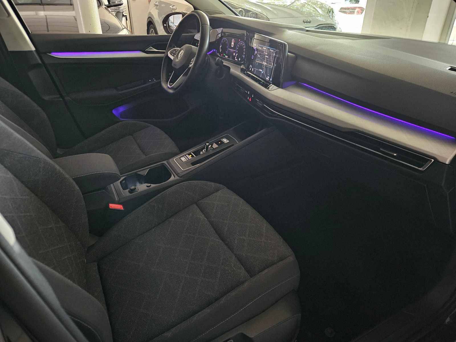 Volkswagen Golf VIII Life - Samsaru's Car Outlet