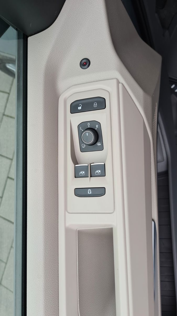 Volkswagen T7 Multivan Diesel - Samsaru's Car Outlet