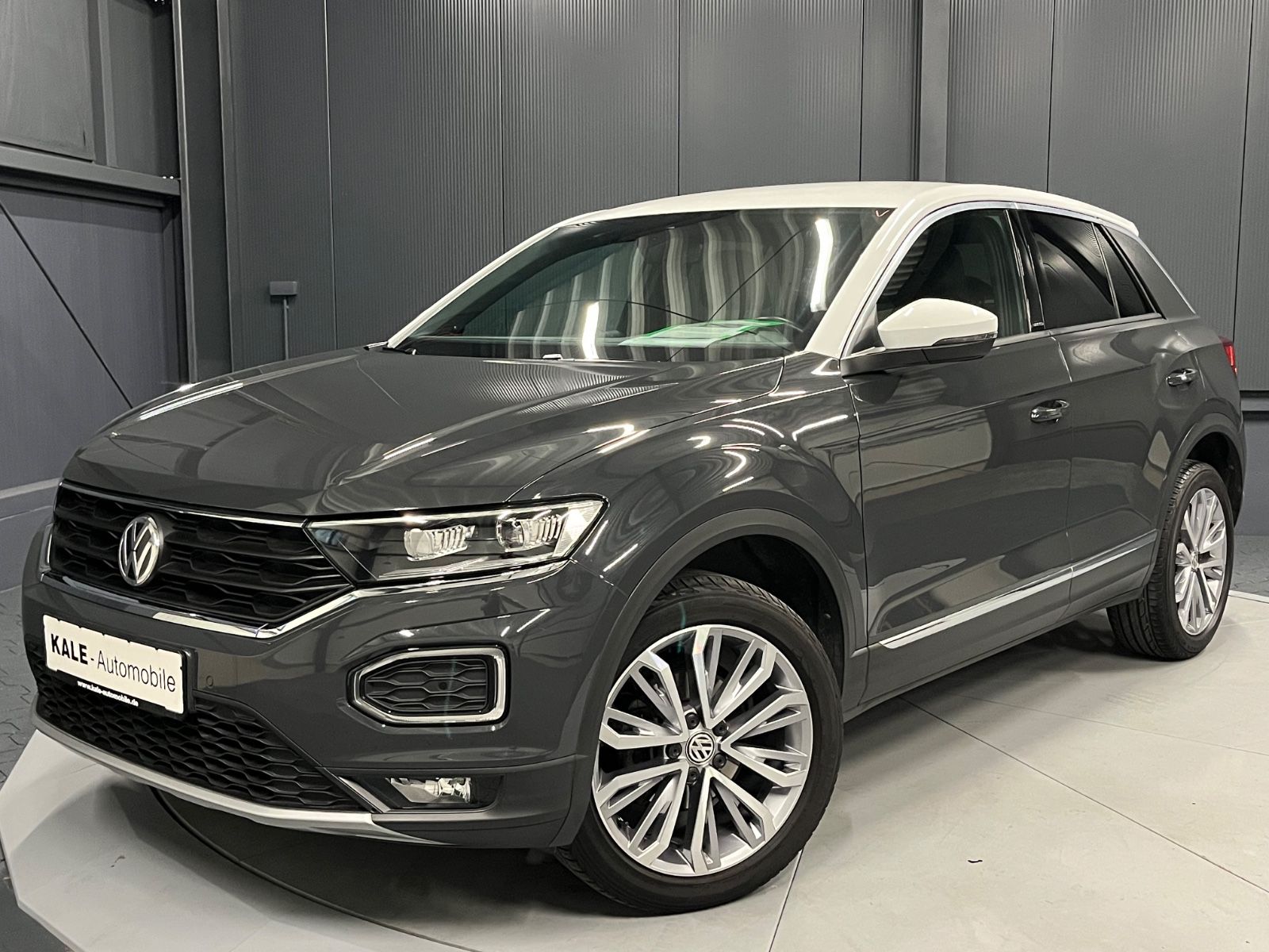 Volkswagen T-Roc 1.5 TSI DSG United - Samsaru's Car Outlet