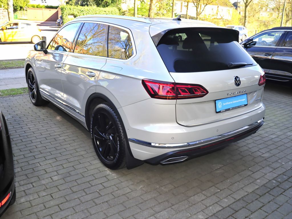 Volkswagen Touareg V6 eHybrid 4M Atmosphere - Samsaru's Car Outlet