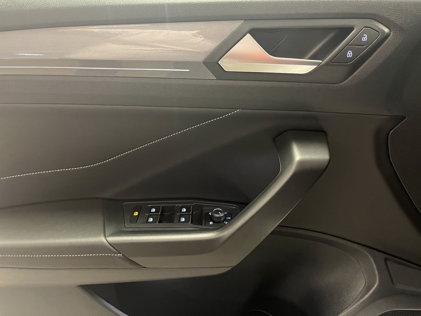 Volkswagen T-Roc 1.5 TSI Style - Samsaru's Car Outlet