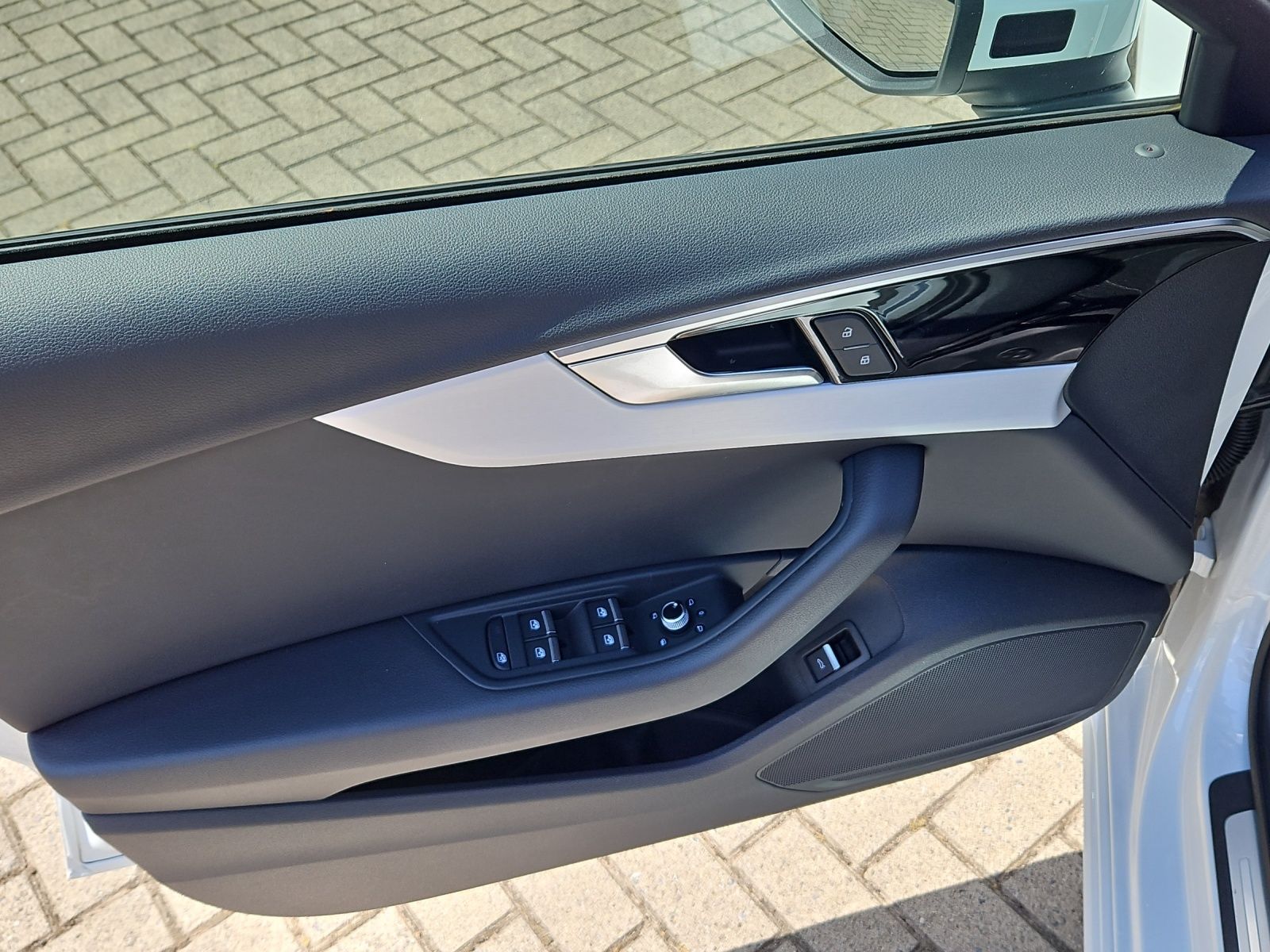 Audi A4 Avant 35 TFSI S tronic S line - Samsaru's Car Outlet