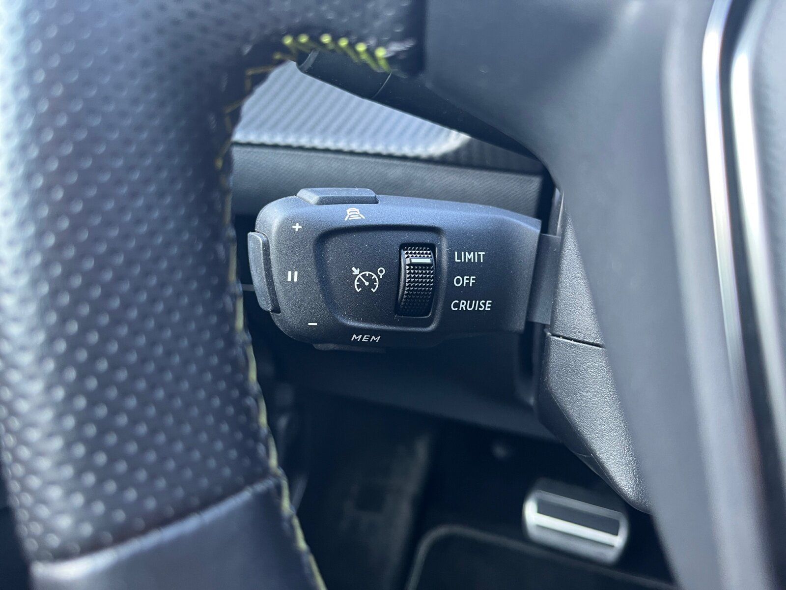 Peugeot e 208 GT - Samsaru's Car Outlet