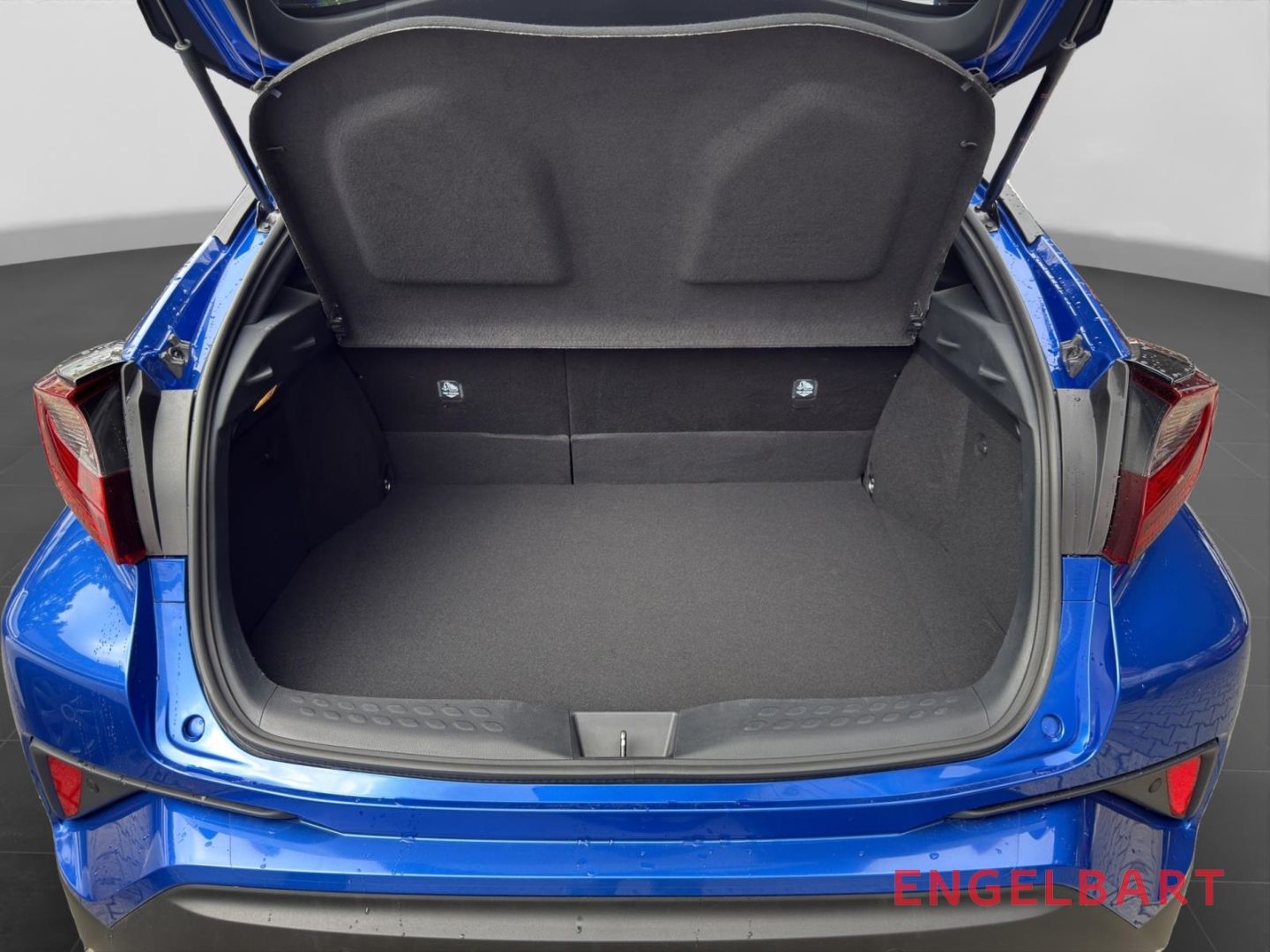 Toyota C-HR 2.0 Hybrid Team D - Samsaru's Car Outlet