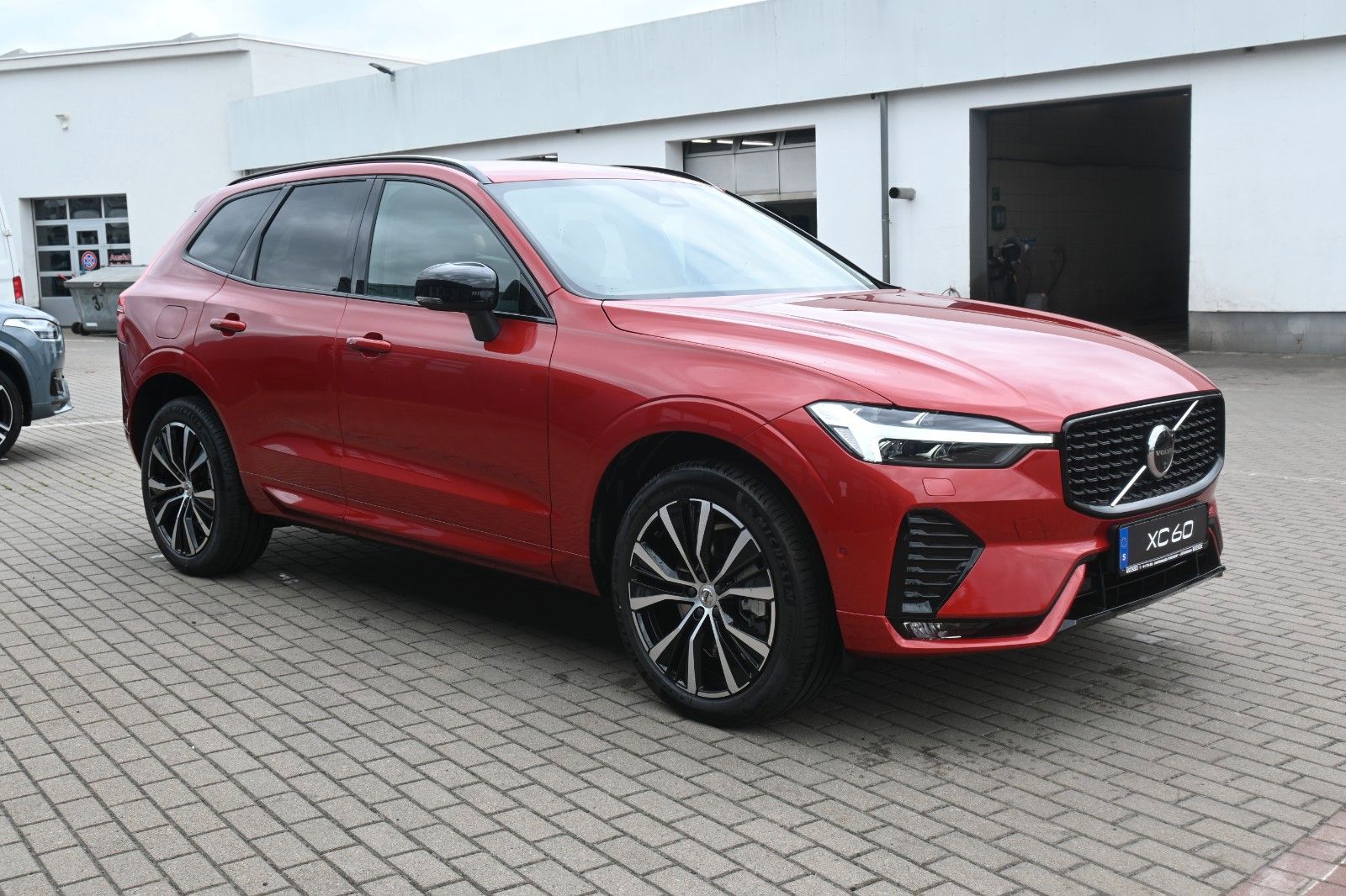 Volvo XC60 B4 D AWD Black *H&K*STDHZG*360°*ACC