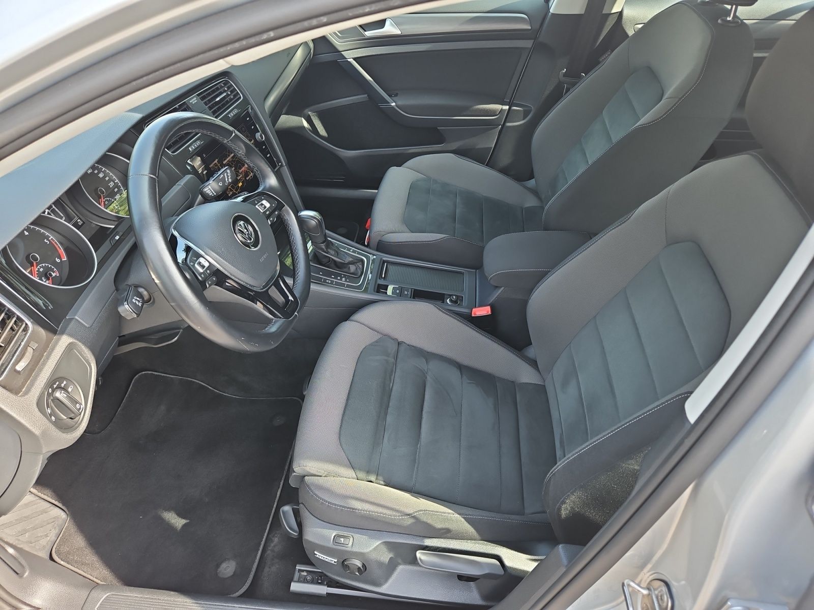 Volkswagen Golf VII Variant 2.0TDI Comfortline - Samsaru's Car Outlet