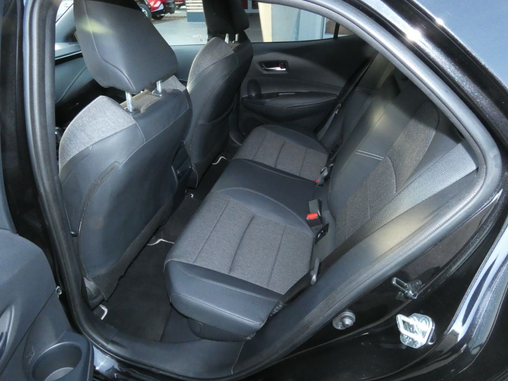 Toyota Corolla 1,8Hybrid Team D*Navi+LED+SHZ+PDZ+Allwet