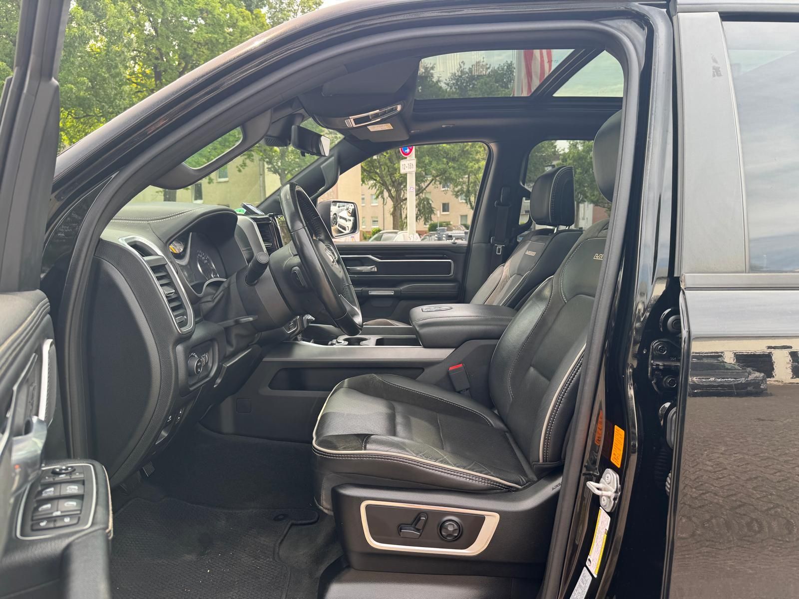 Dodge RAM 5.7 V8 Laramie Night Umbau +LPG +teilb. Heck