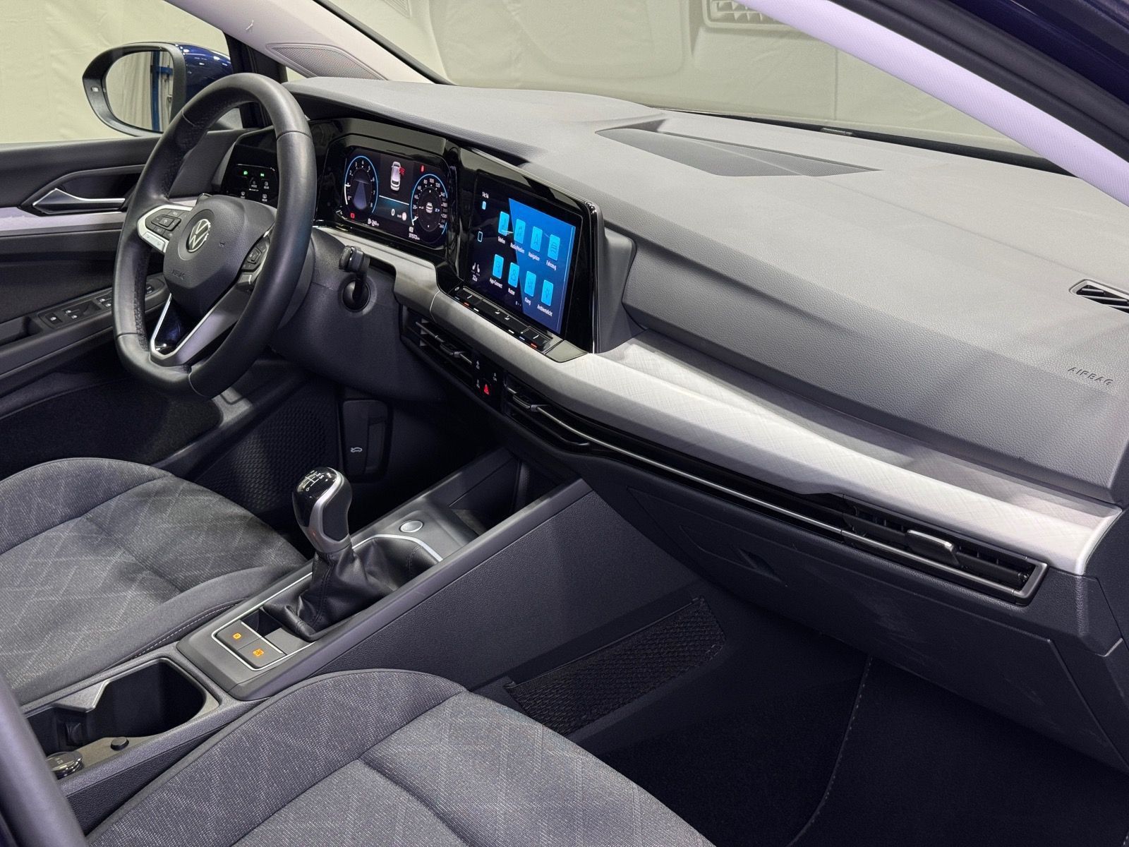 Volkswagen Golf Life 1.0 TSI - Samsaru's Car Outlet