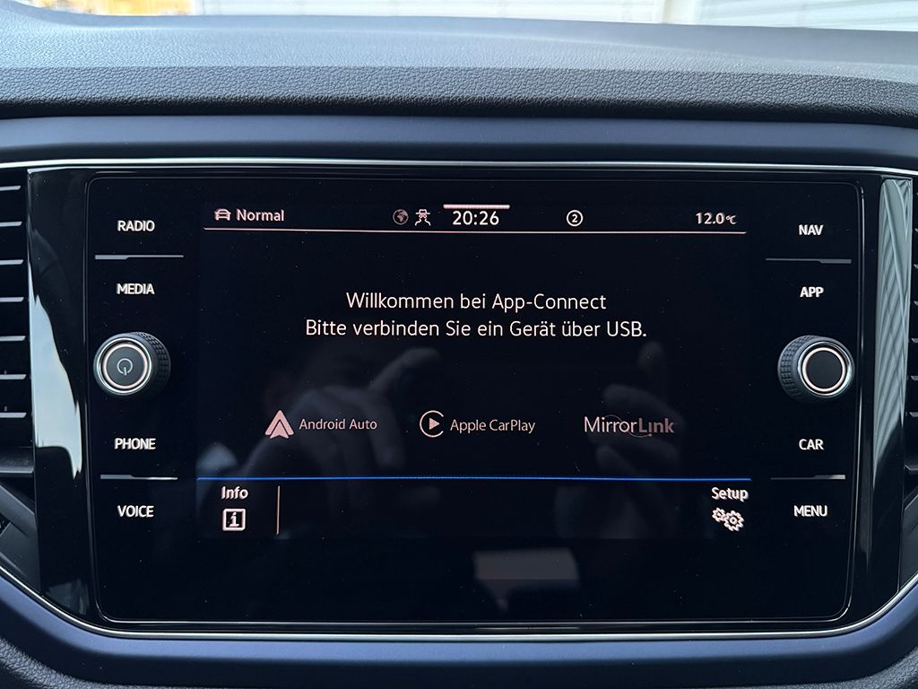 Volkswagen T-Roc 1.5 TSI DSG R-LINE - Samsaru's Car Outlet