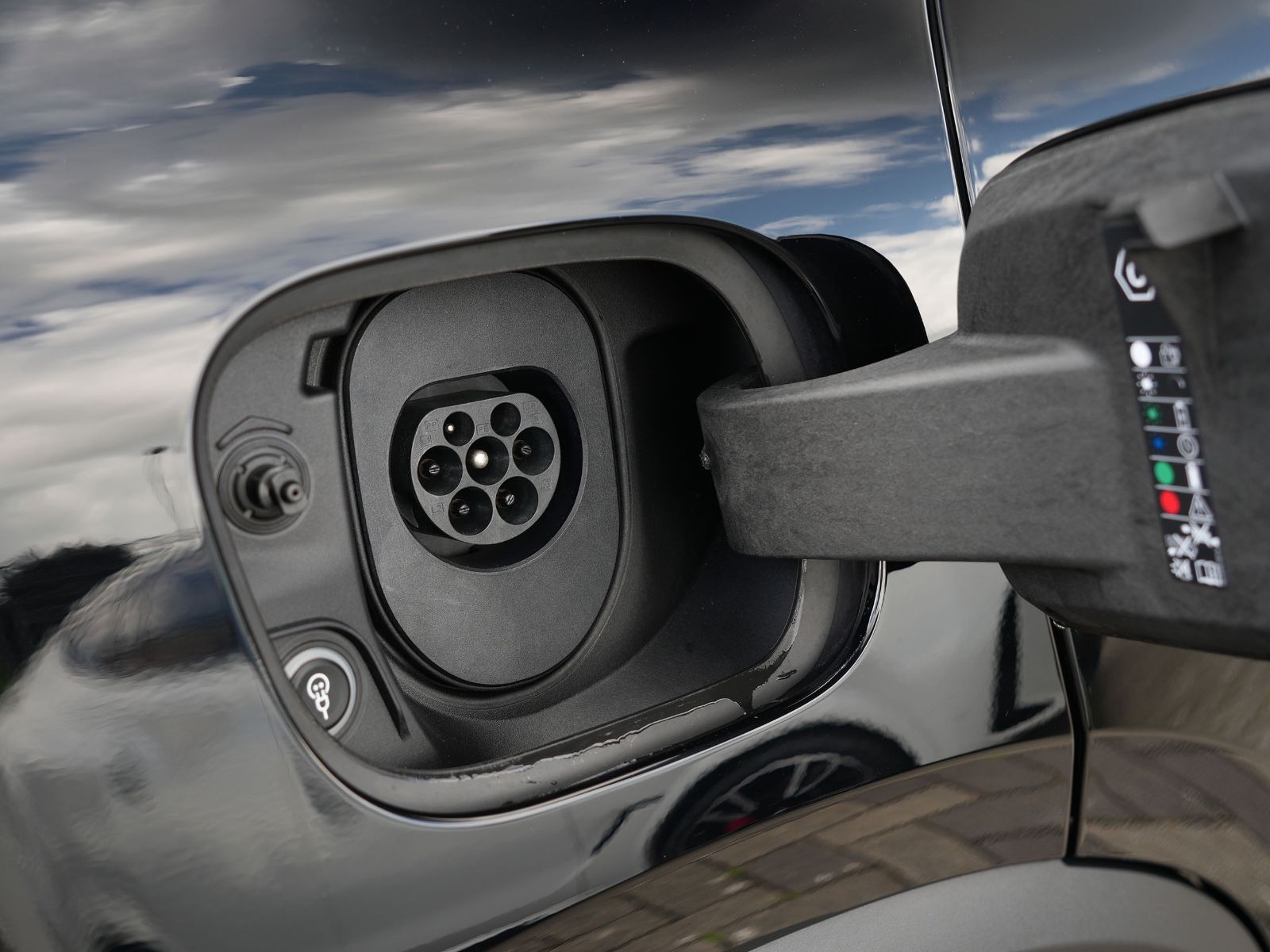 Porsche Macan 4 - Samsaru's Car Outlet