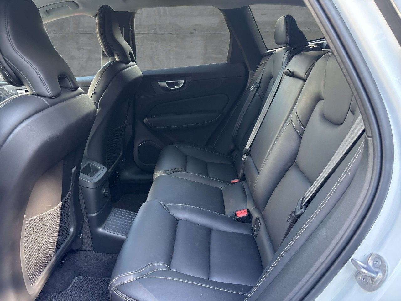 Volvo XC60 T6 AWD Plus Dark Plug-In - Samsaru's Car Outlet