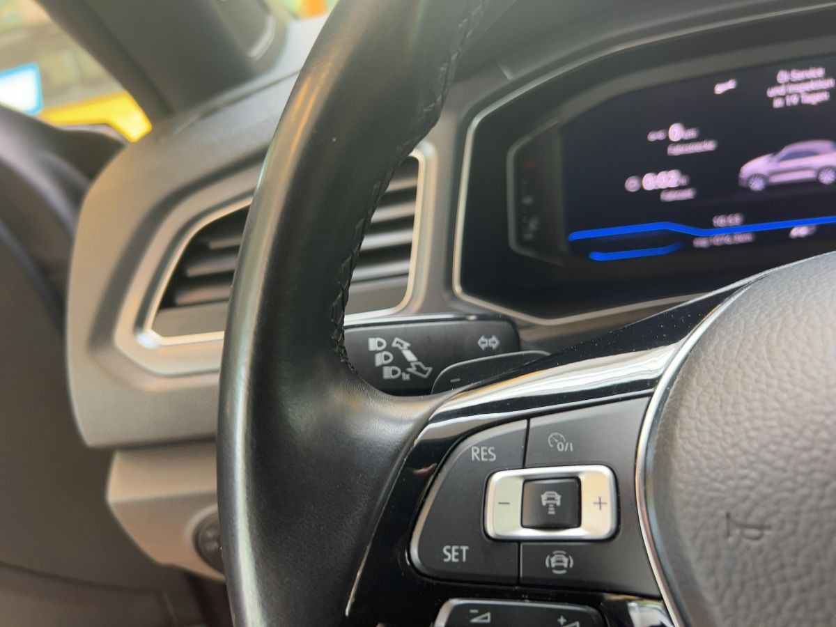 Volkswagen T-Roc 1.5 TSI DSG R-Line - Samsaru's Car Outlet