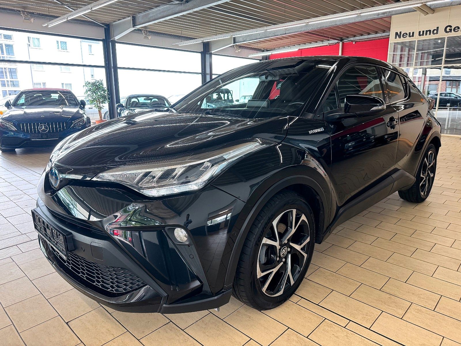 Toyota C-HR 2.0 Hybrid - Samsaru's Car Outlet