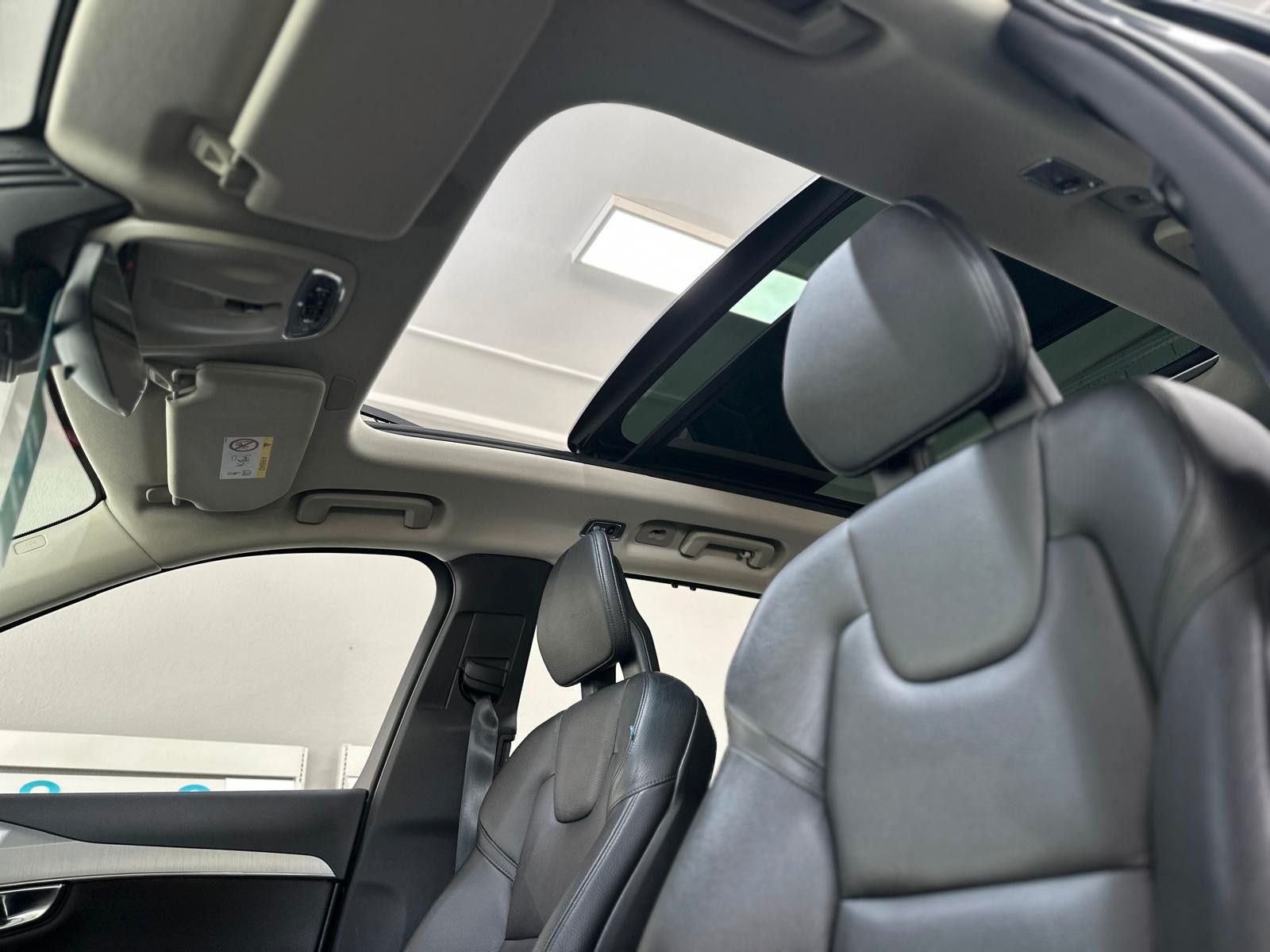 Volvo XC90 T8 Plug-In Hybrid - Samsaru's Car Outlet