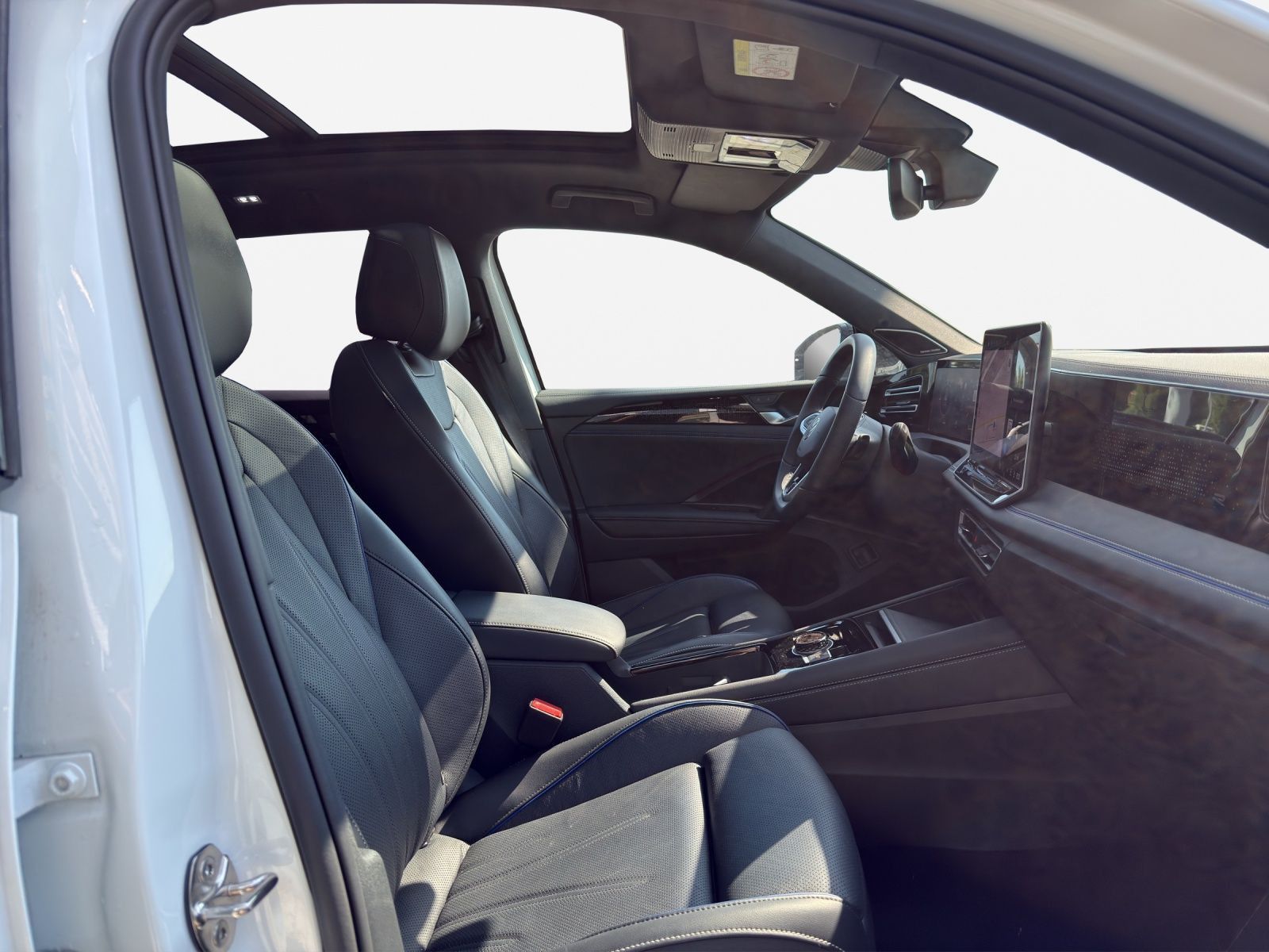 Volkswagen Tiguan 1.5 e-Hybrid DSG R-LINE*BLACK-STYLE*IQ.LI