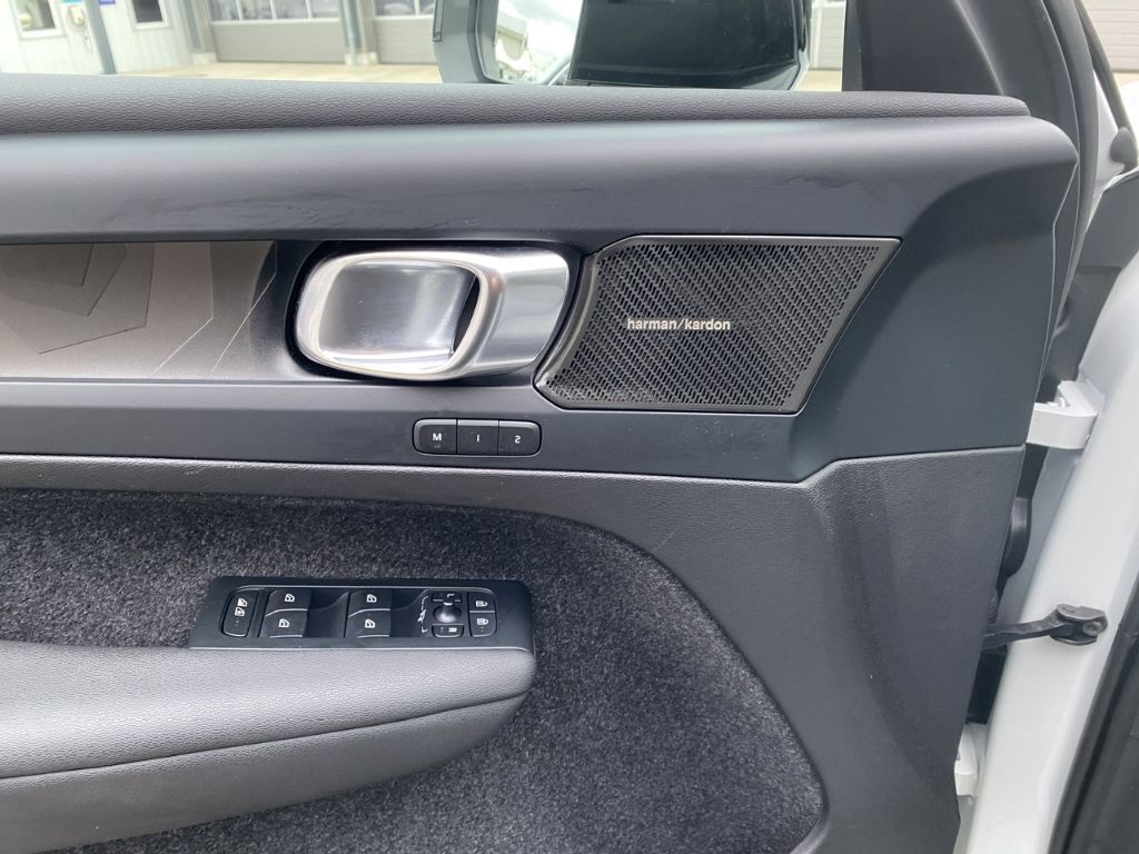 Volvo XC40 Ultimate Recharge Pure Electric AWD P8 Twin