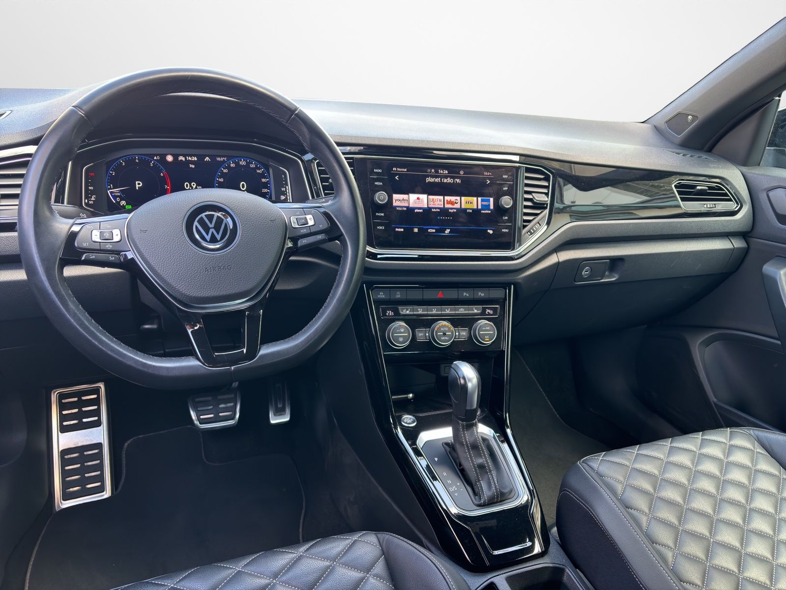 Volkswagen T-Roc 1.5 TSI DSG R-Line - Samsaru's Car Outlet