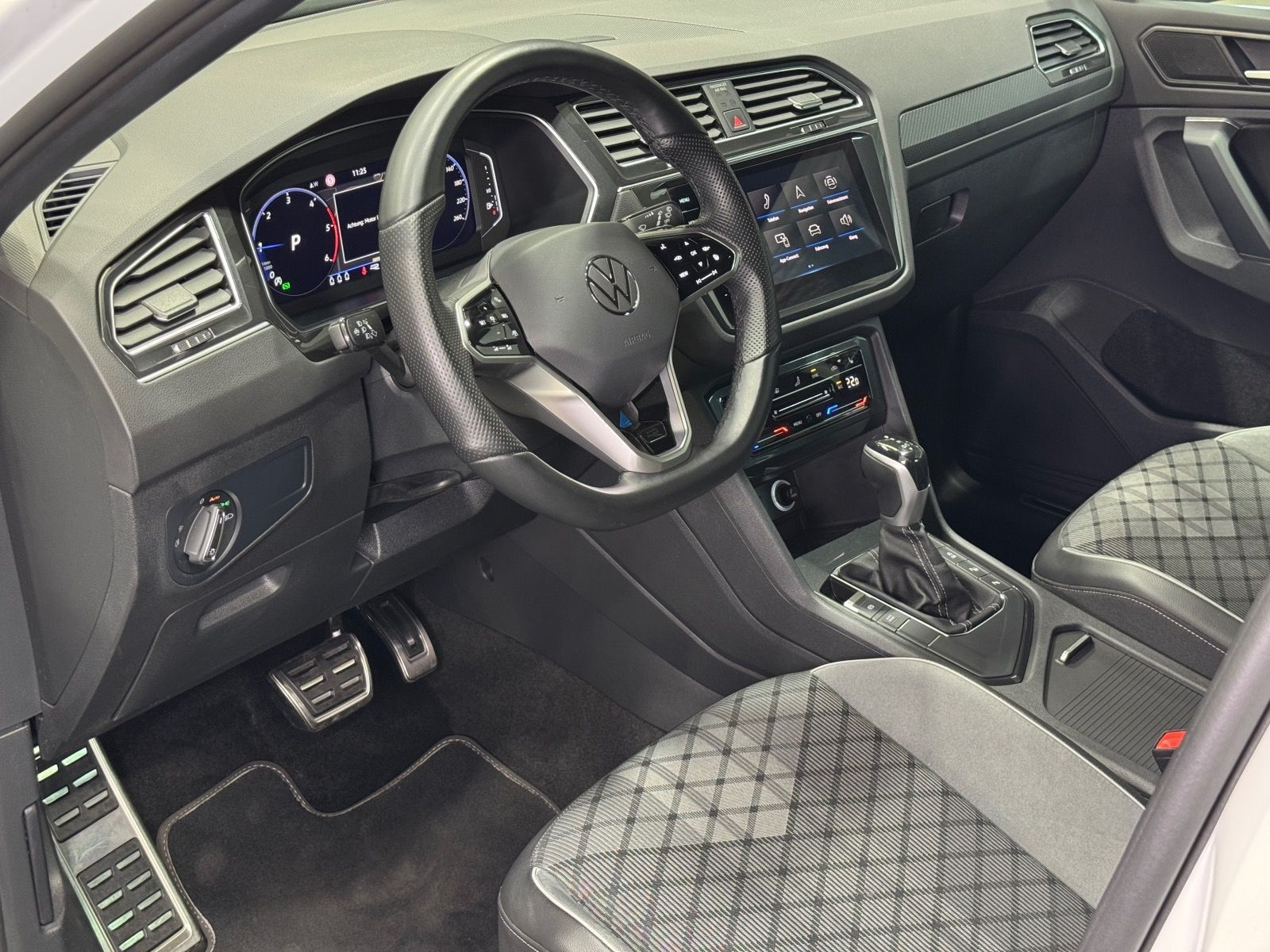 Volkswagen Tiguan R-Line 2.0 TDI DSG - Samsaru's Car Outlet