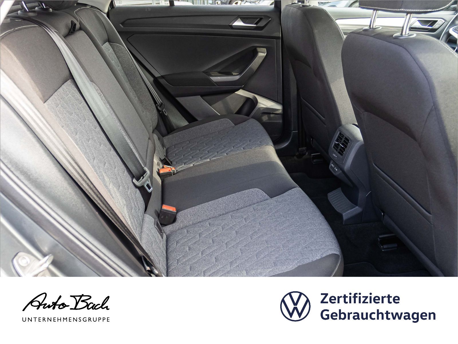 Volkswagen T-Roc 1.5 TSI MOVE DSG - Samsaru's Car Outlet