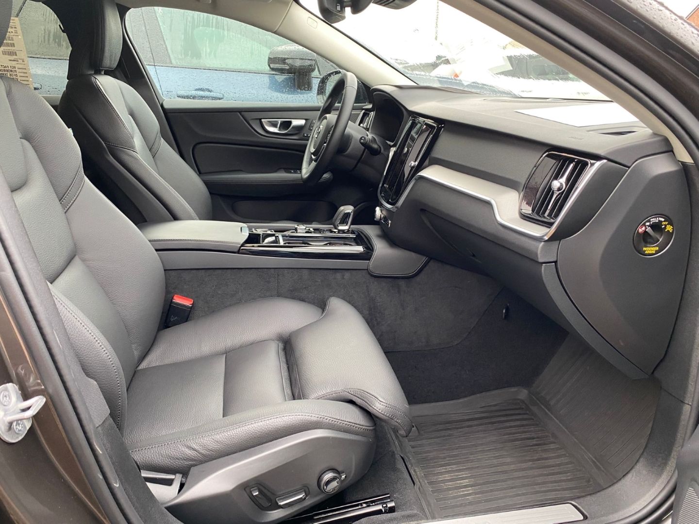 Volvo V60 T6 Plus Dark Kombi Recharge Plug-In AWD AHK