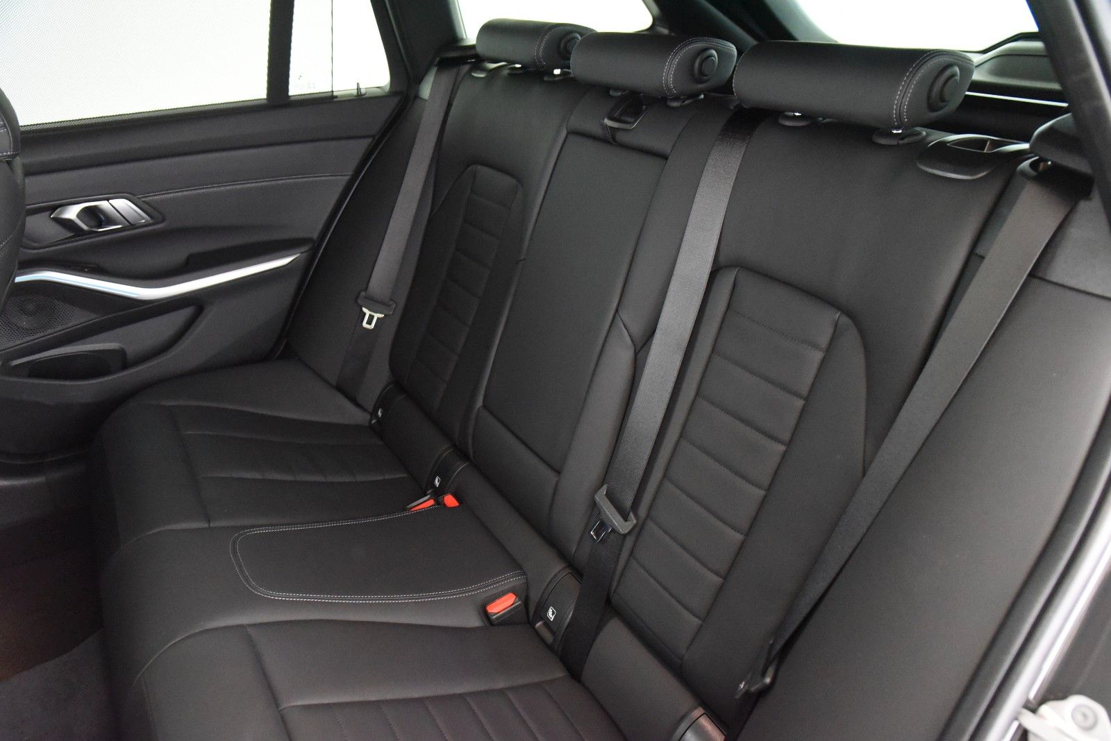 BMW 320d Touring xDrive M Sport - Samsaru's Car Outlet
