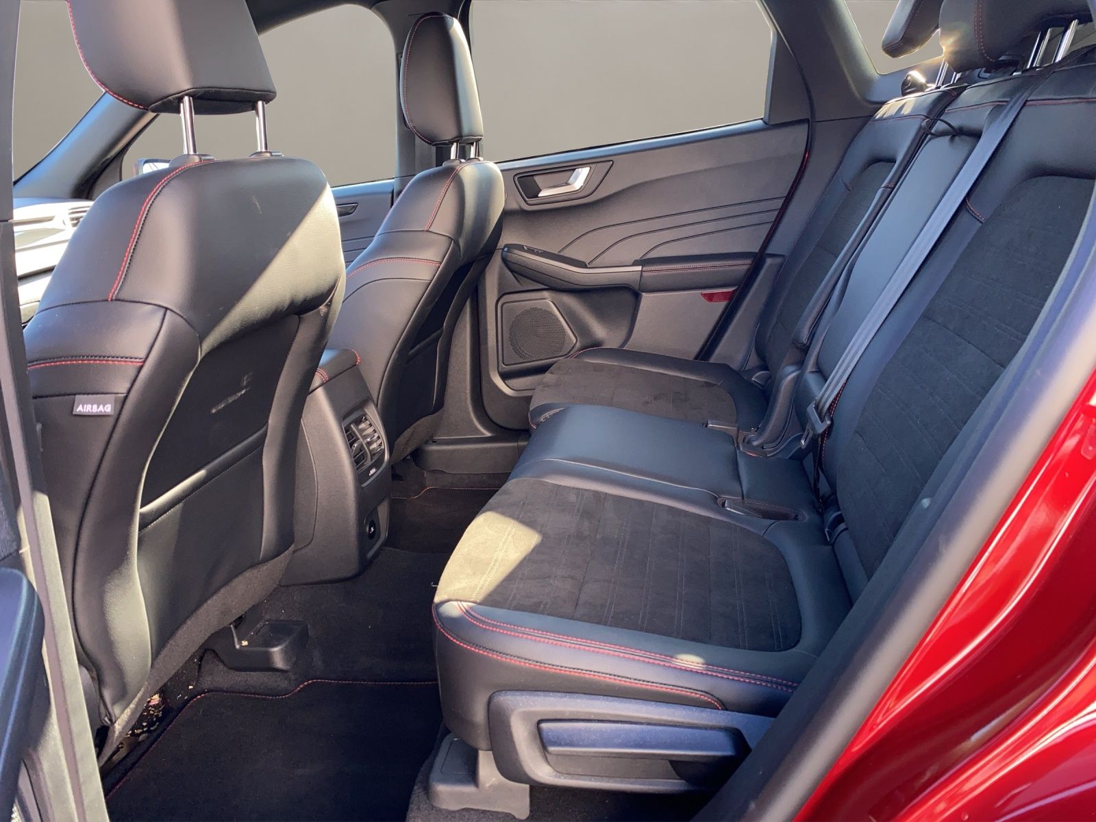 Ford Kuga 2.0 EcoBlue FWD ST-Line X - Samsaru's Car Outlet