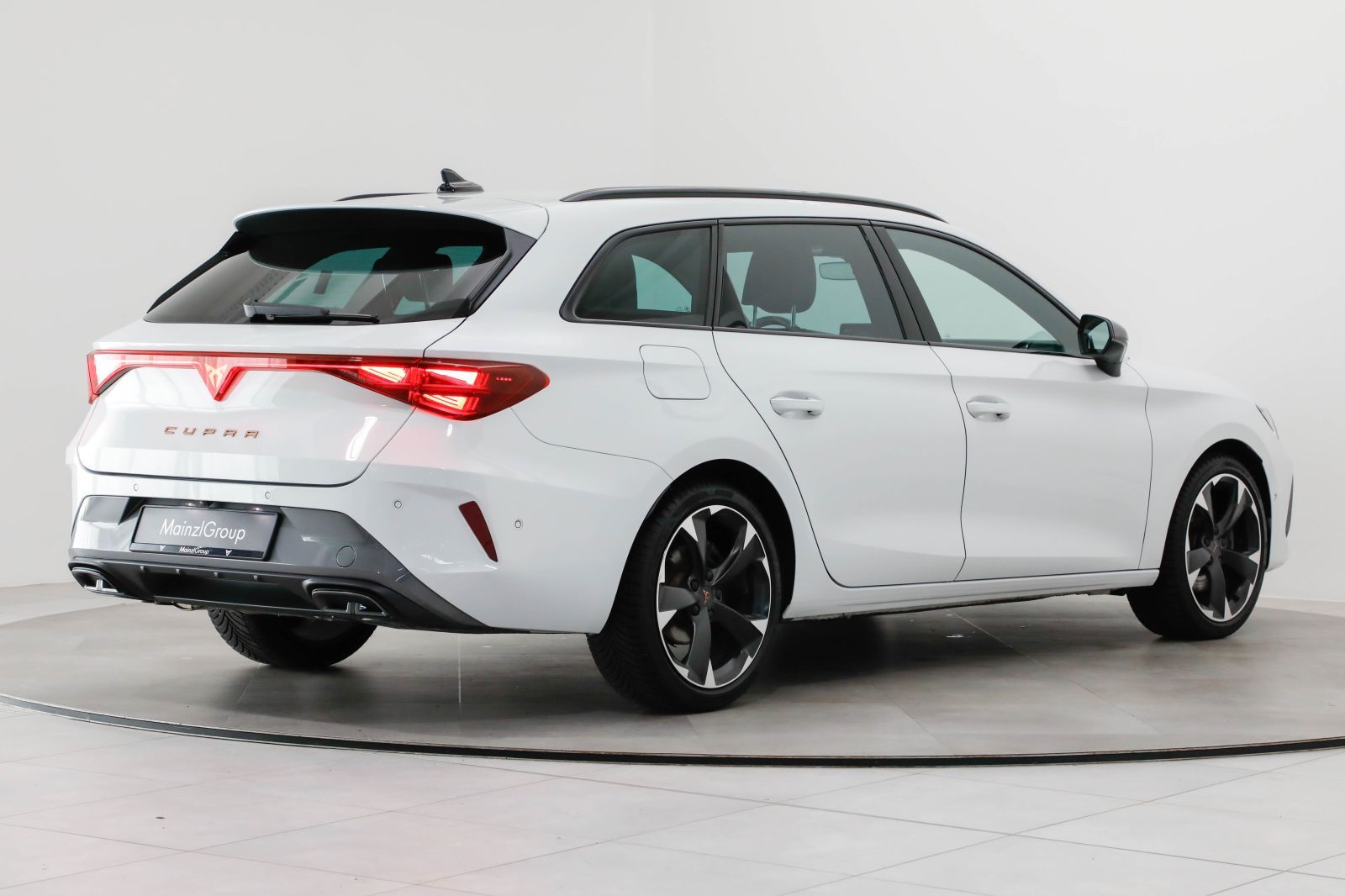Seat Leon ST 2.0 TDI DSG AHK Kamera Navi ACC Keyless