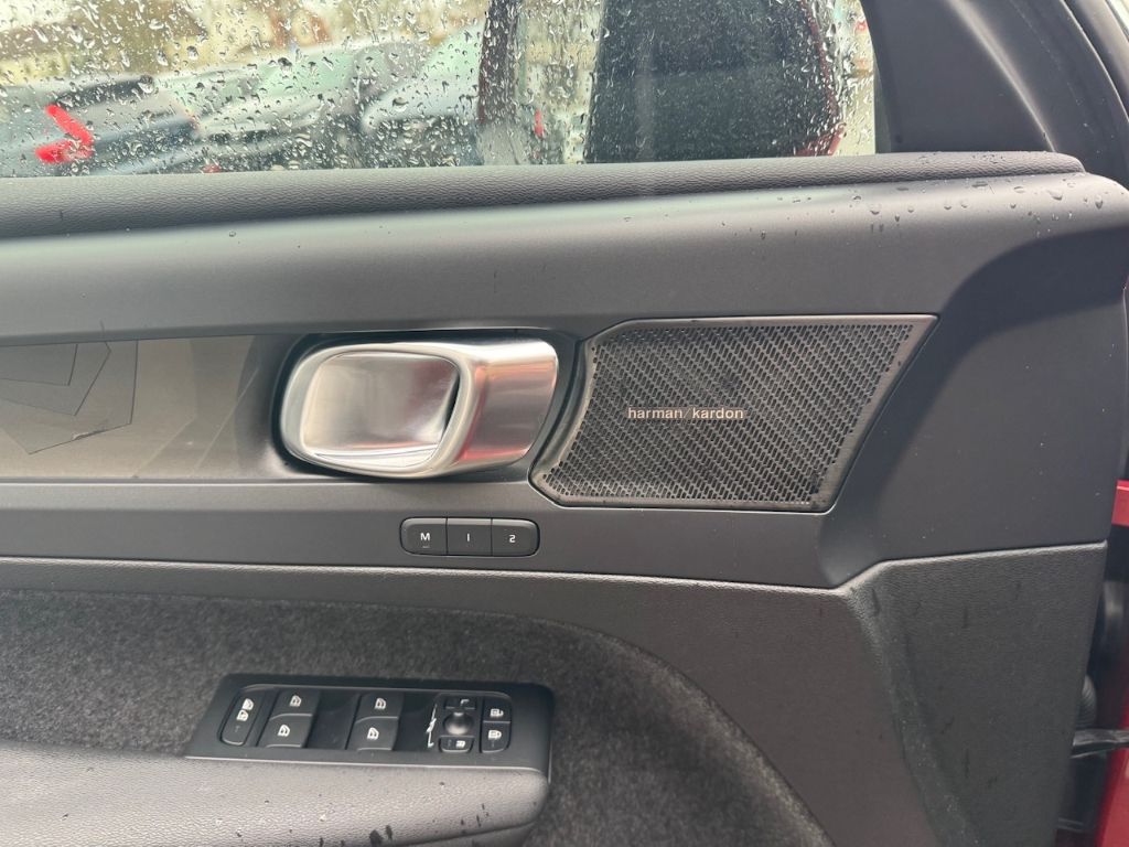 Volvo XC40 Plus Dark Recharge Plug-In Hybrid T4 Twin E