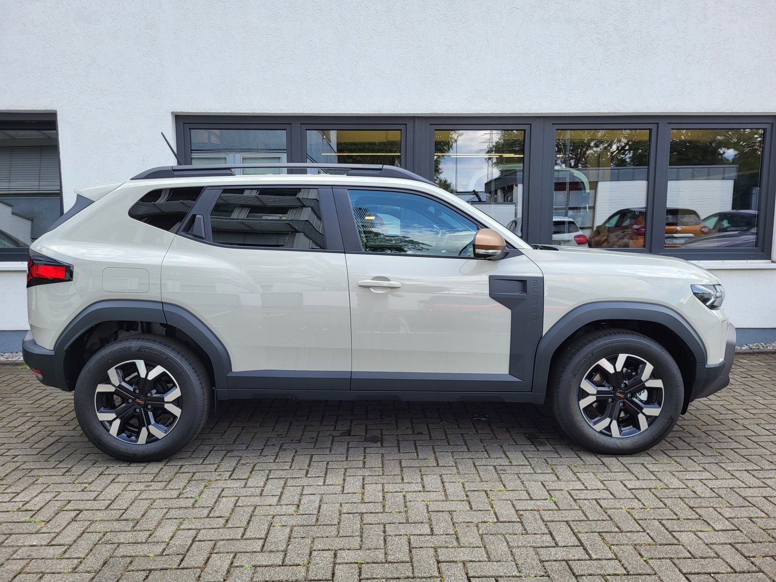 Dacia Duster NEW Hybrid 140 4x2 Extreme - Samsaru's Car Outlet