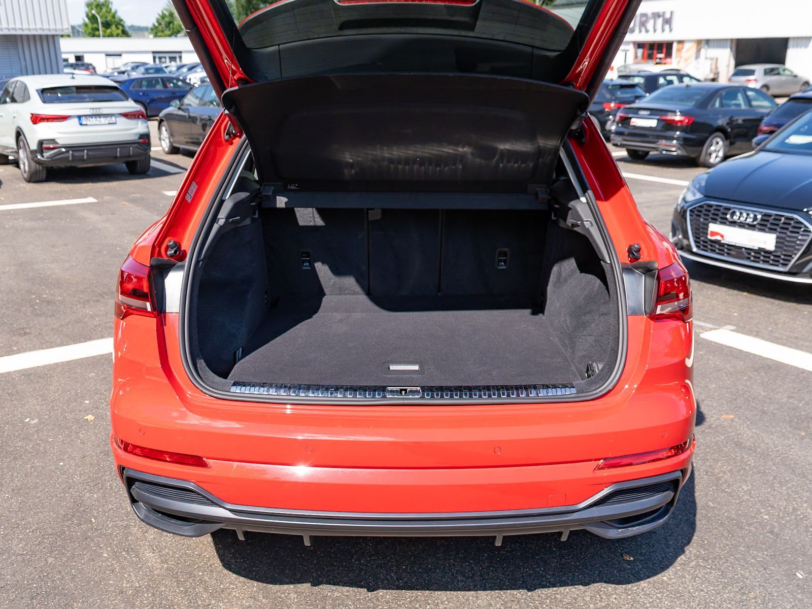 Audi Q3 40 TDI S line quattro - Samsaru's Car Outlet