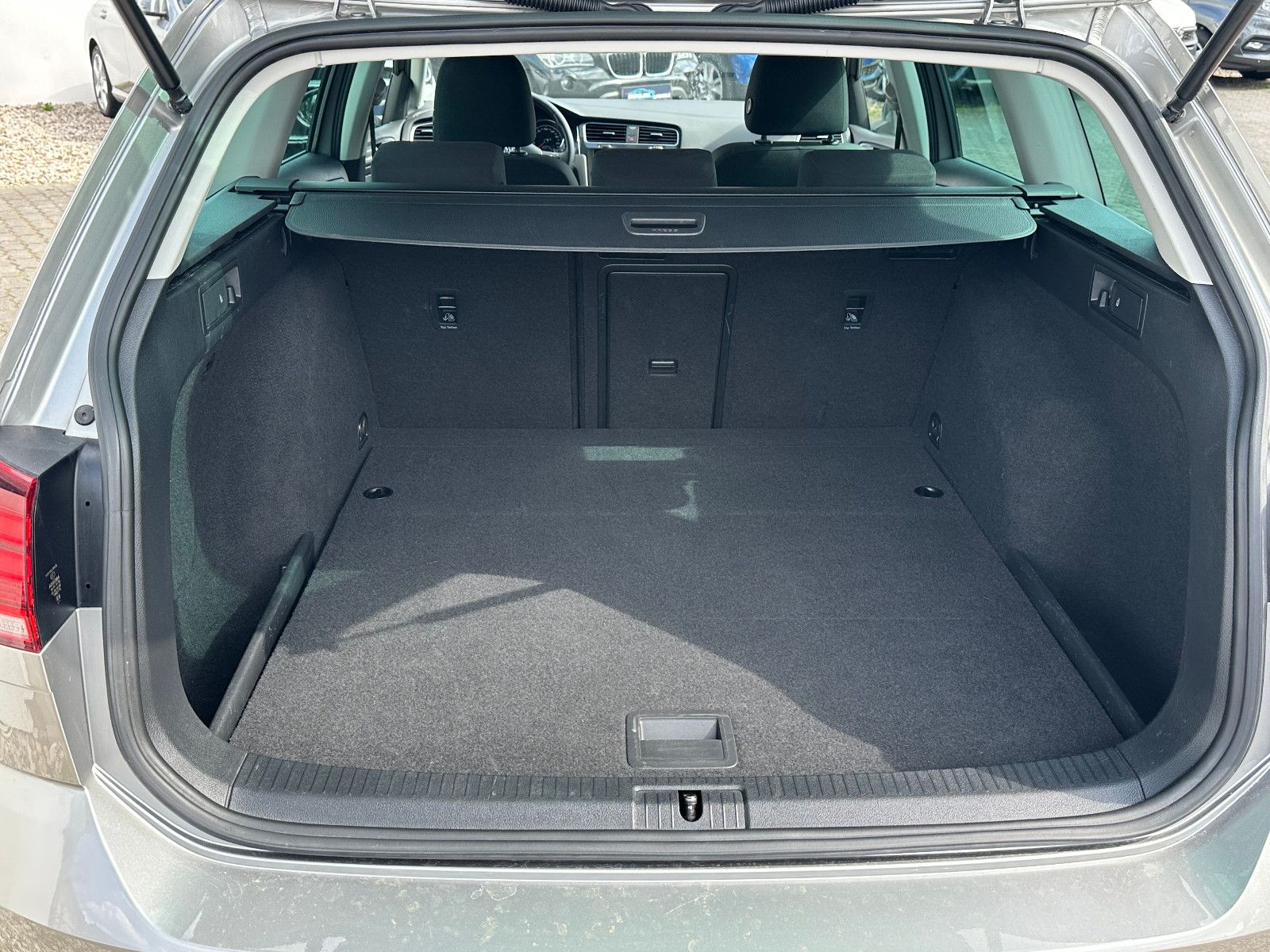 Volkswagen Golf VII Variant Comfortline DSG - Samsaru's Car Outlet