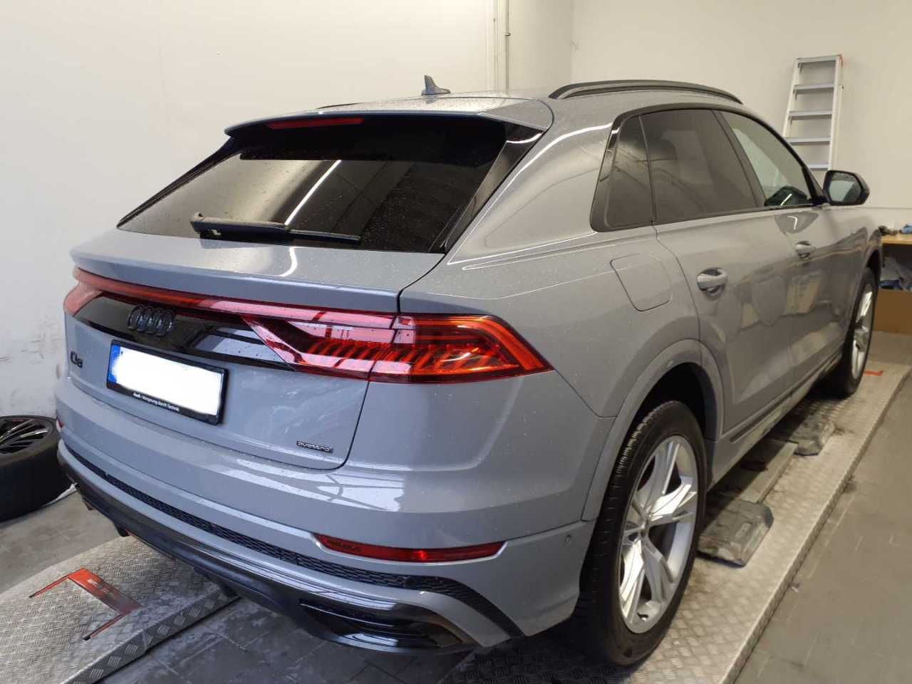 Audi Q8 S line comp.+ 50TDI AHK Pano Carbon S-Sitze R
