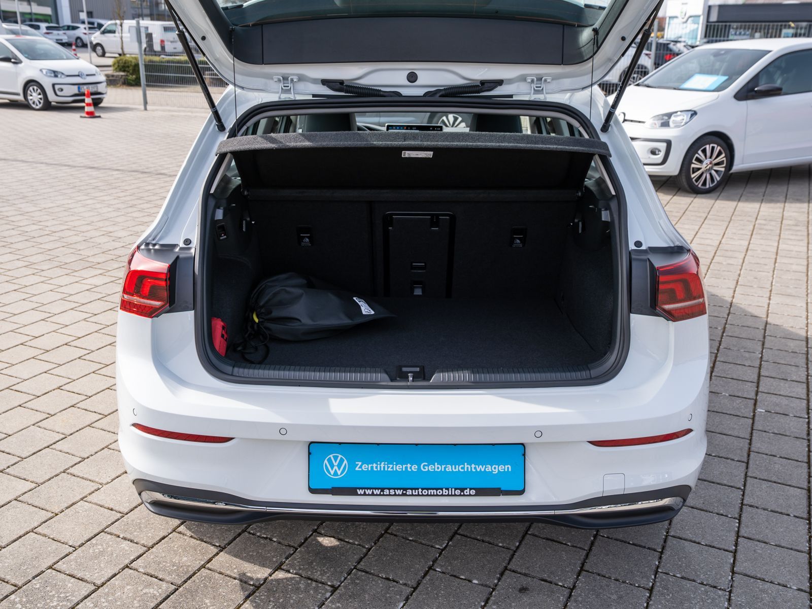 Volkswagen Golf Style 1.5TSI eHybrid DSG Navi 360° HUD AHK