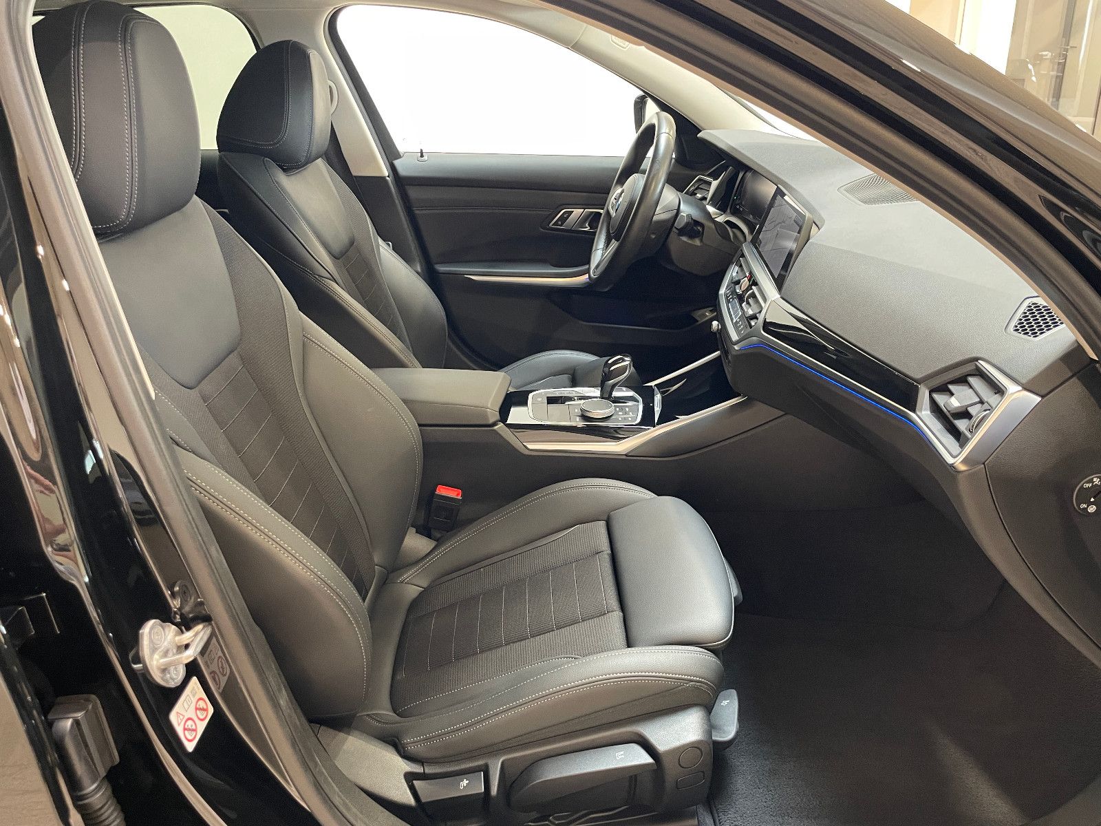 BMW 320d Touring Sport Line - Samsaru's Car Outlet