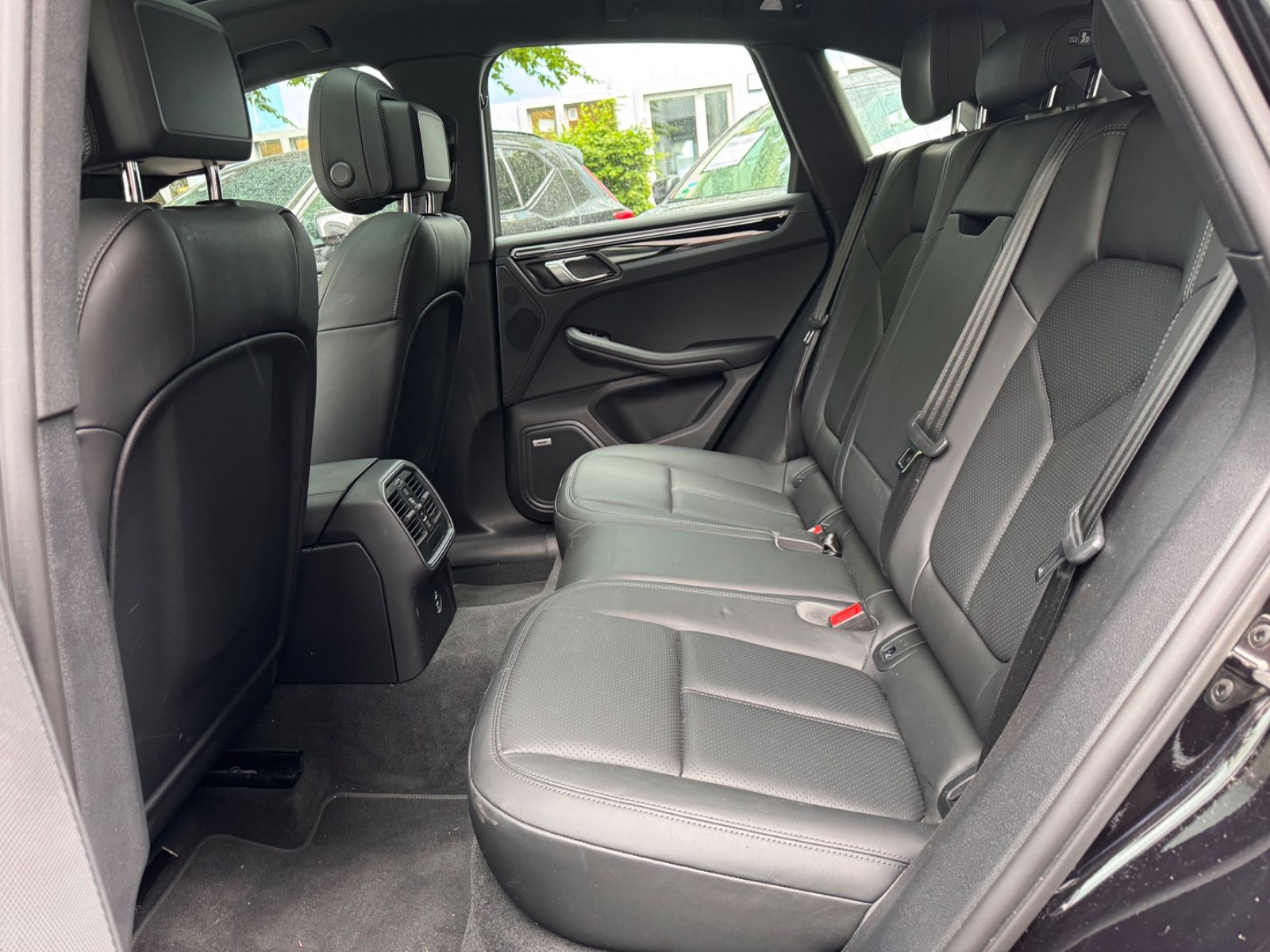 Porsche Macan S - Samsaru's Car Outlet