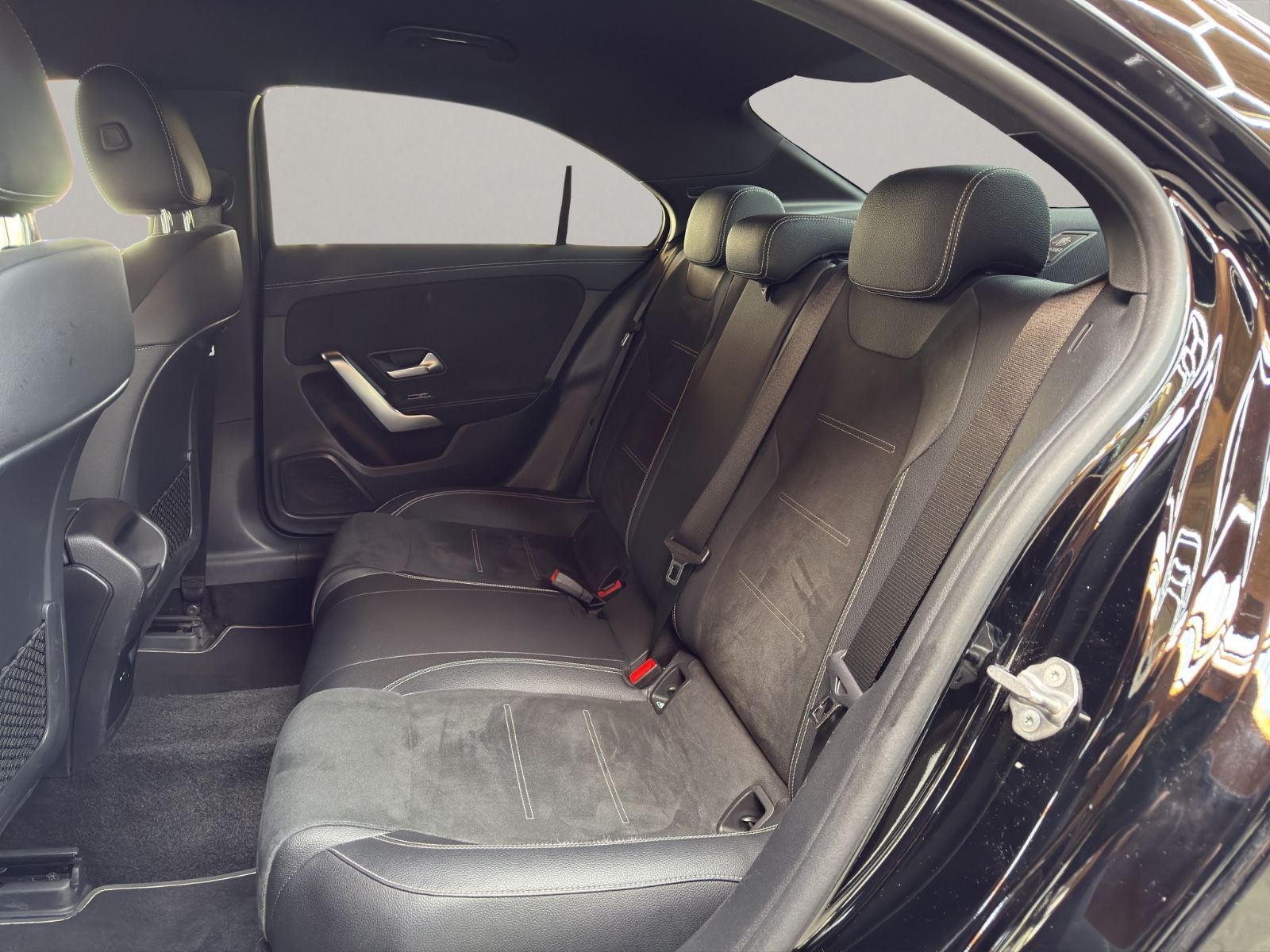 Mercedes-Benz A 250 e AMG LINE - Samsaru's Car Outlet