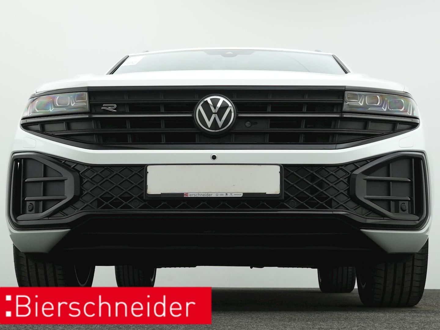Volkswagen Touareg 3.0 TDI R-Line - Samsaru's Car Outlet